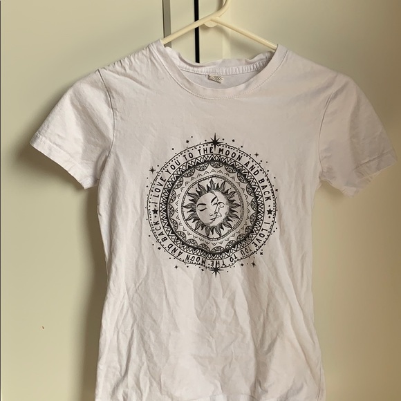 Cute, white graphic t-shirt - Picture 1 of 2